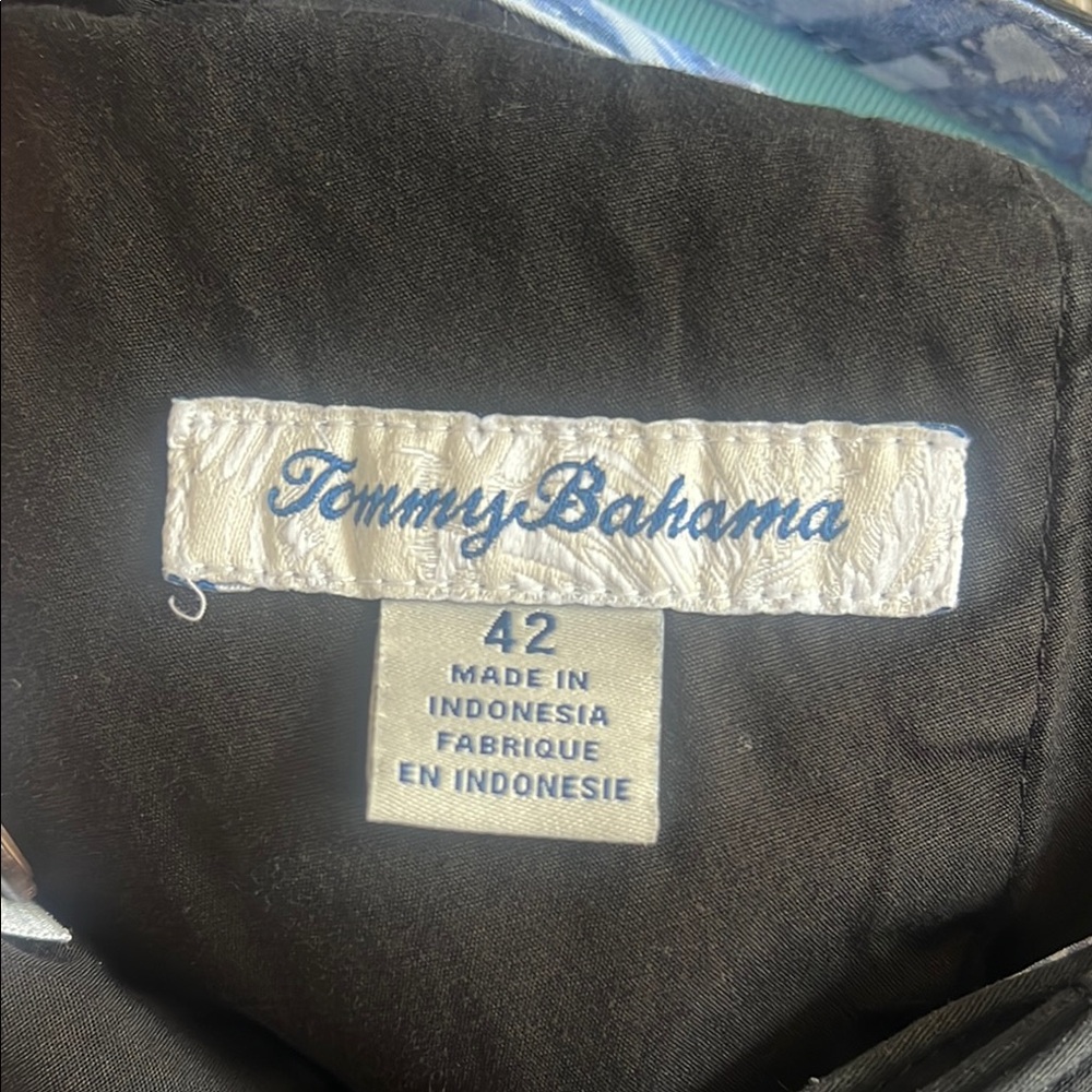 Like New Tommy Bahama Boracay Shorts 8” - Picture 3 of 3
